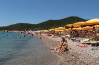 Djevojke iz Srbije krale na plažama u Budvi i Bečićima