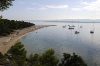 На хрватској плажи осванула табла с правилима понашања, казне од 50 до 150 евра