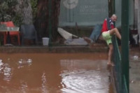 Snažno nevrijeme pogodilo primorje u Crnoj Gori: Ulice pretvorene u rijeke, poplavljen aerodrom VIDEO
