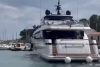 Luksuznom jahtom uplovio u luku u Makarskoj pa udario u pet brodova VIDEO