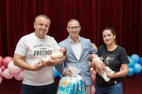 Прњавор: Од града по 500 КМ за 46 новорођенчади