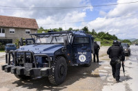 Zbog moticiklista, oklopna vozila tzv.Kosovske policije krenula ka Jarinju