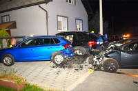 Pijana djevojka (23) oštetila četiri automobila