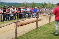 Potukli se na štraparijadi pa prijetili policajcu