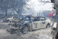 Пожар у Далмацији гута све пред собом: Горе куће и аута