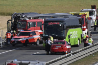 Sudarila se dva autobusa, jedna osoba poginula, 50 povrijeđenih