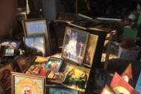Misterija u Bijeljini: Vrijedne ikone pronađene ispred kuće pokojnika