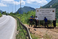 Ćosić ponovo postavio tablu o 157.000 protjeranih Srba, pa pomenuo Karićevu