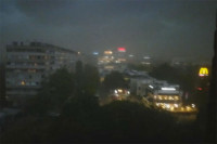 Mrak u Beogradu, orkanski udari u prestonici: Tamno nebo prekrilo grad, ulice puste