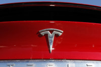 Тесла повлачи са тржишта 16.000 возила због проблема са сигурносним појасевима