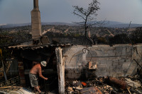 Bolja situacija sa požarima u Grčkoj, ali širenje i dalje moguće