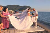 Lijepa priča iz Buljarice: Upoznali se na plaži, na istom mjestu se vjenčali