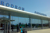 Podgorica: Prošla kontrolu i ukrcala se u avion sa dvije plinske boce