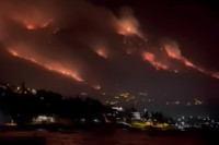 Vatrogasci se cijelu noć borili protiv požara kod Dubrovnika, stižu kanaderi