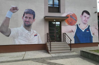 Рус насликао мурале Ђоковића и Јокића на улазу у студентски дом