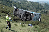 Španija: Autobus pun putnika sletio sa puta, povrijeđeno 10 osoba