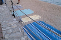 Тиват: Казне до 7.000 евра за оне који остављају пешкире на плажи