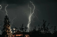 У Хрватску стиже нова олуја, упаљен метеоаларм за четири регије