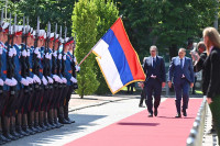 Predsjednici Srbije i Srpske svečano dočekani ispred Administrativnog centra Vlade (FOTO, VIDEO)