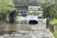 Jaka kiša u Sarajevu dovela do kolapsa u saobraćaju: Više gradskih ulica poplavljeno