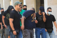 Атина: Избили сукоби испред суда, док су хрватски навијачи давали изјаве