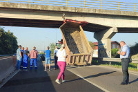 Kamion udario u nadvožnjak, kilometarska kolona na ulazu u Banjaluku FOTO