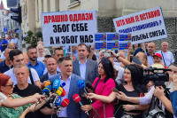 Грађани на челу са Ђајићем блокирали саобраћај код бањалучке Градске управе