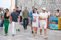 Bezos sa slavnim gostima šetao Dubrovnikom VIDEO