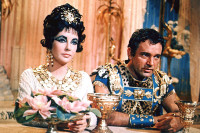 Нова књига открива тајне легендарног филма “Клеопатра”: Спектакл и љубав на холивудски начин VIDEO