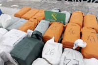 Državljani Srbije i Hrvatske uhapšeni zbog šverca 700 kilograma kokaina