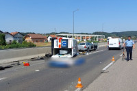 Ljekari se bore za život povrijeđenog u sudaru vozila Hitne pomoći i „škode“