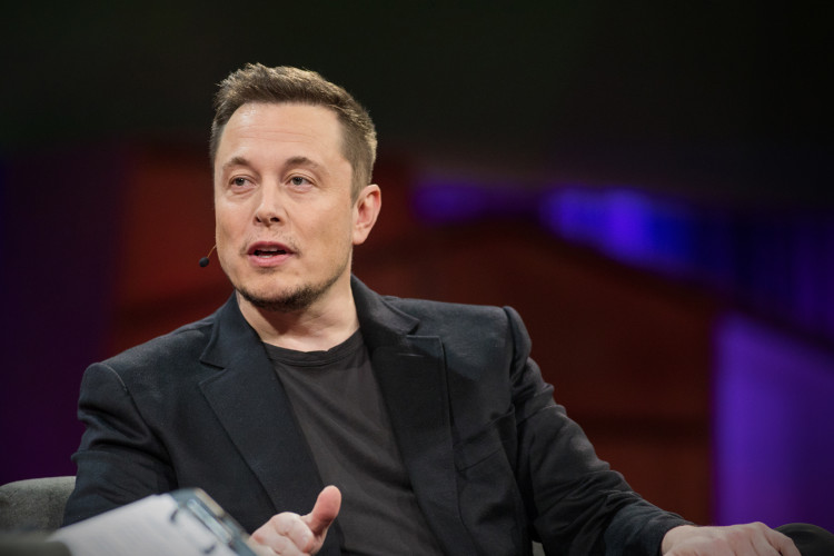 Foto rilasciata: il miliardario Elon Musk vive in una casa prefabbricata da $ 50.000