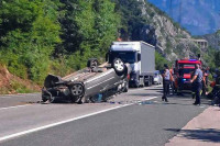 Teška nesreća kod Mostara: Vozilo završilo na krovu, četiri osobe povrijeđene