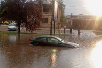 Jak pljusak sa gradom pogodio Novi Sad, građani ostali bez vode