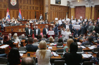 НС Србије: Представници опозиције ометали излагање премијерке