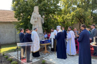 Otkriven spomenik patrijarhu Arseniju Čarnojeviću u Ruskom selu kod Kikinde