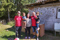 Породици Шишарица из Барловаца потребна помоћ хуманих људи: Живот међу оронулим зидовима и разбијеним прозорима ФОТО