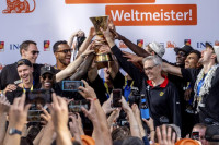 Navijači dočekali u Frankfurtu košarkaše Njemačke poslije osvajanja titule na SP