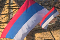 Veterani Srbije i Republike Srpske raširili zastavu preko mosta na Drini