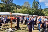 Расељени Срби окупили се на завичајном сабору код Лукавца и молитви