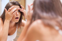 Da li prljava kosa utiče na pojavu akni: Frizer poznatih ličnosti otkriva istinu