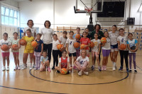 Pokret “Marina Maljković” okuplja djevojčice u Banjaluci: Kroz igru sa Sašom uče košarku