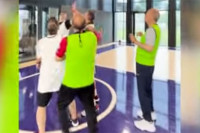 Ердоган заиграо кошарку са посланицима ВИДЕО