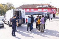 Policija spriječila državljne BiH i Hrvatske u pokušaju krijumčarenja 62 ilegalna migranta