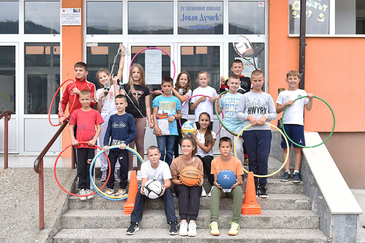 Mozzart obradovao osnovce iz Šekovića i Kostajnice