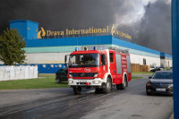 Požar u firmi „Drava Internacional“ u Osijeku još nije ugašen