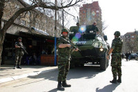 НАТО: Прва група од 200 британских војника стигла на Косово