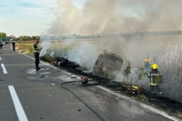 Стравична несрећа у Србији: Возач изгорио након слијетања са пута