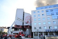 Познат узрок пожара у згради „Електрокрајине“ (ФОТО, ВИДЕО)