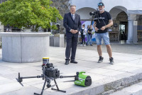 Gradonačelniku Ljubljane burek isporučen dronom (VIDEO)